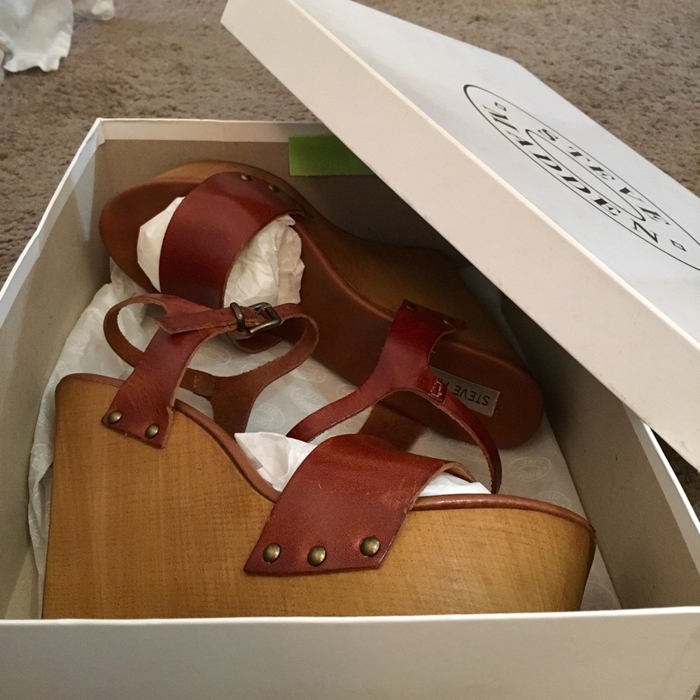 Steve Madden sandal high wedge