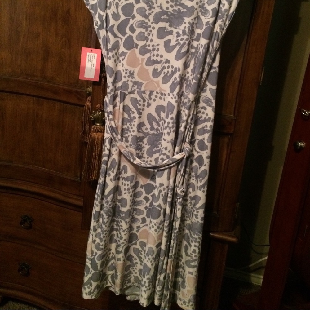 Dress - Picture 4 of 4