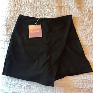 NWT Black Envelope Skort