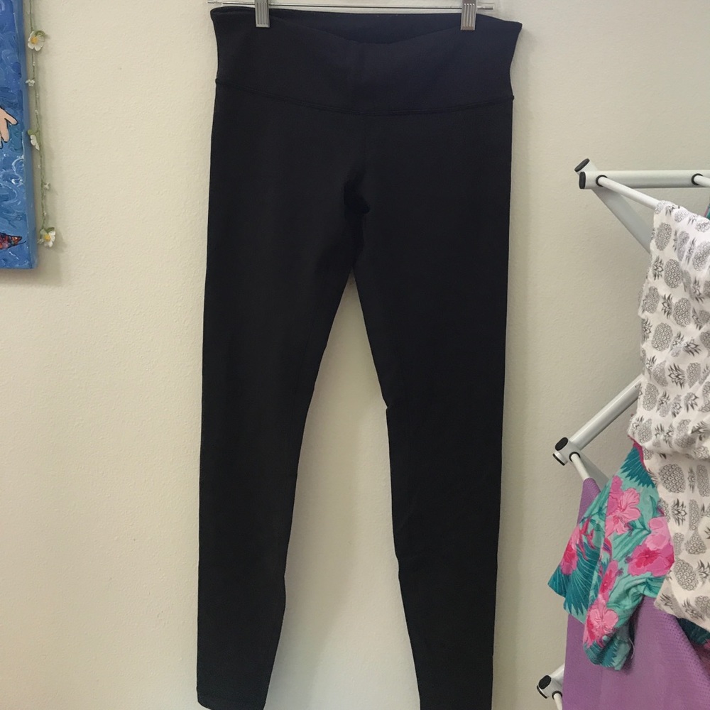 Lululemon size 8 black Wunder under legging
