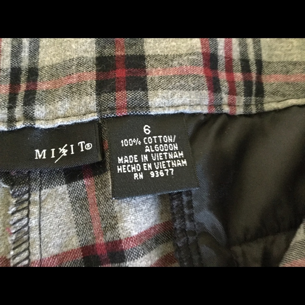 Colorful short - Picture 3 of 5