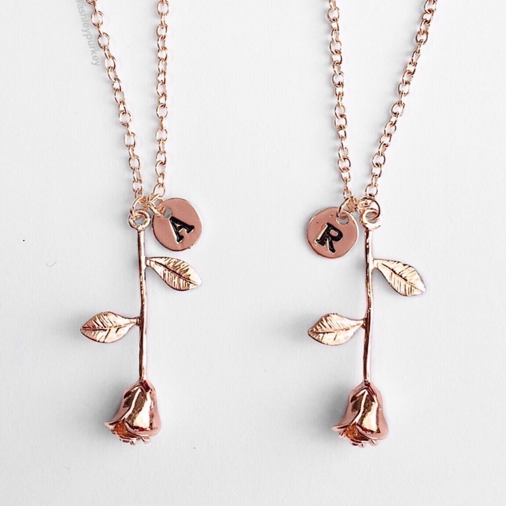 HP🎉 personalized initial rose necklace - Picture 1 of 1