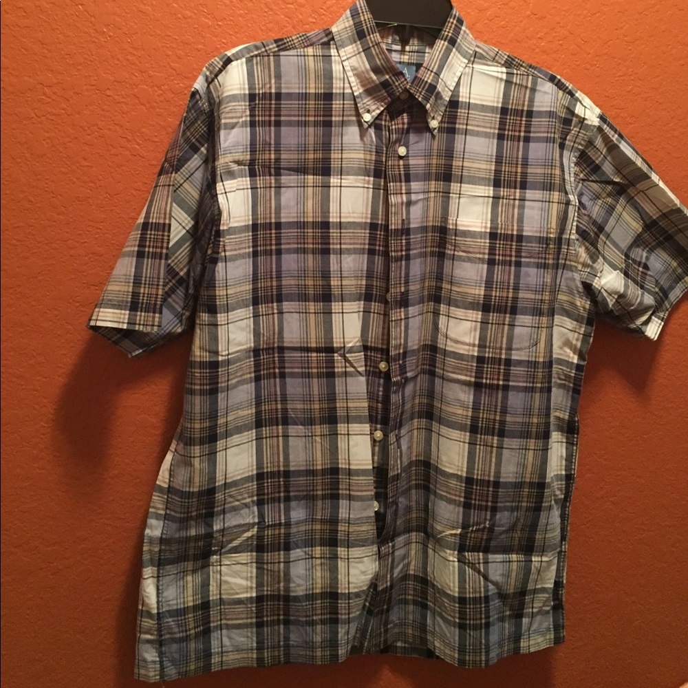 Jos a bank men's short sleeve dress shirt. Medium.