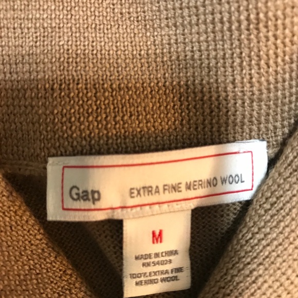 Gap extra fine merino wool sweater. Never worn - Picture 2 of 2