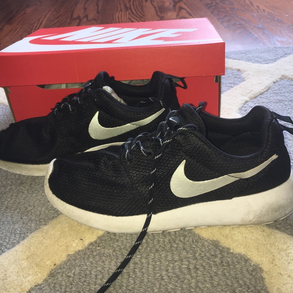 Nike Black and White Roshe One