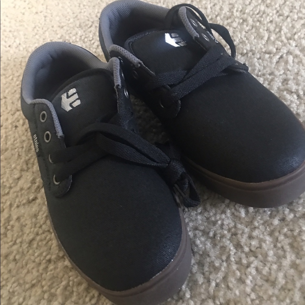 Etnies skateboarding shoes