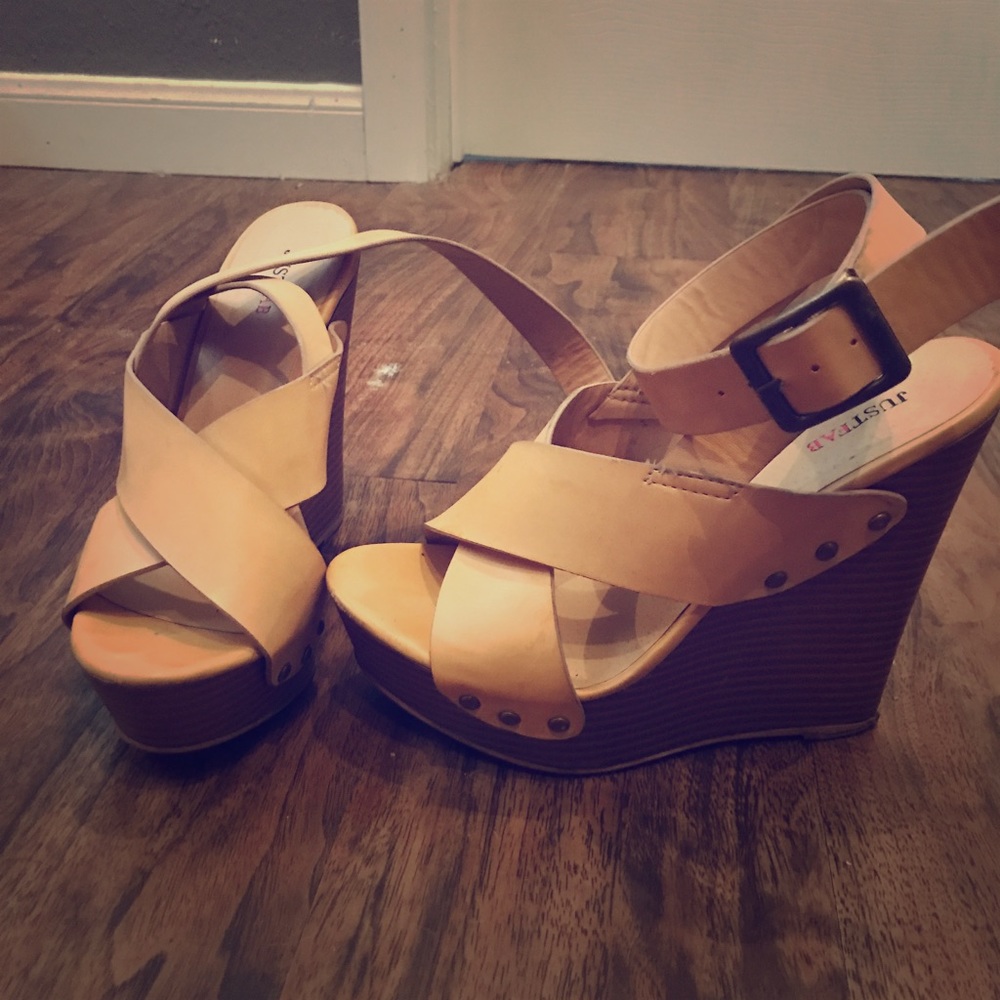 Just Fab tan wedges