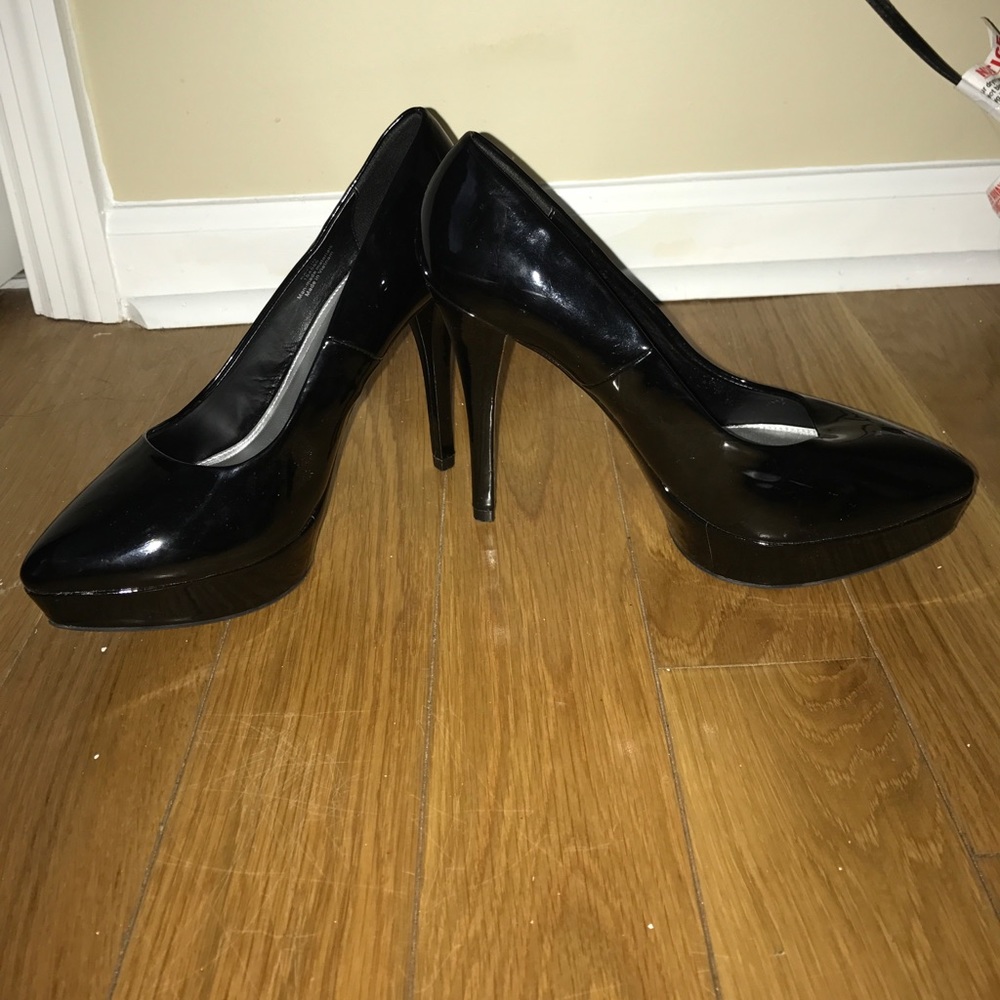 X-Appeal Glossy Black Platform Heels