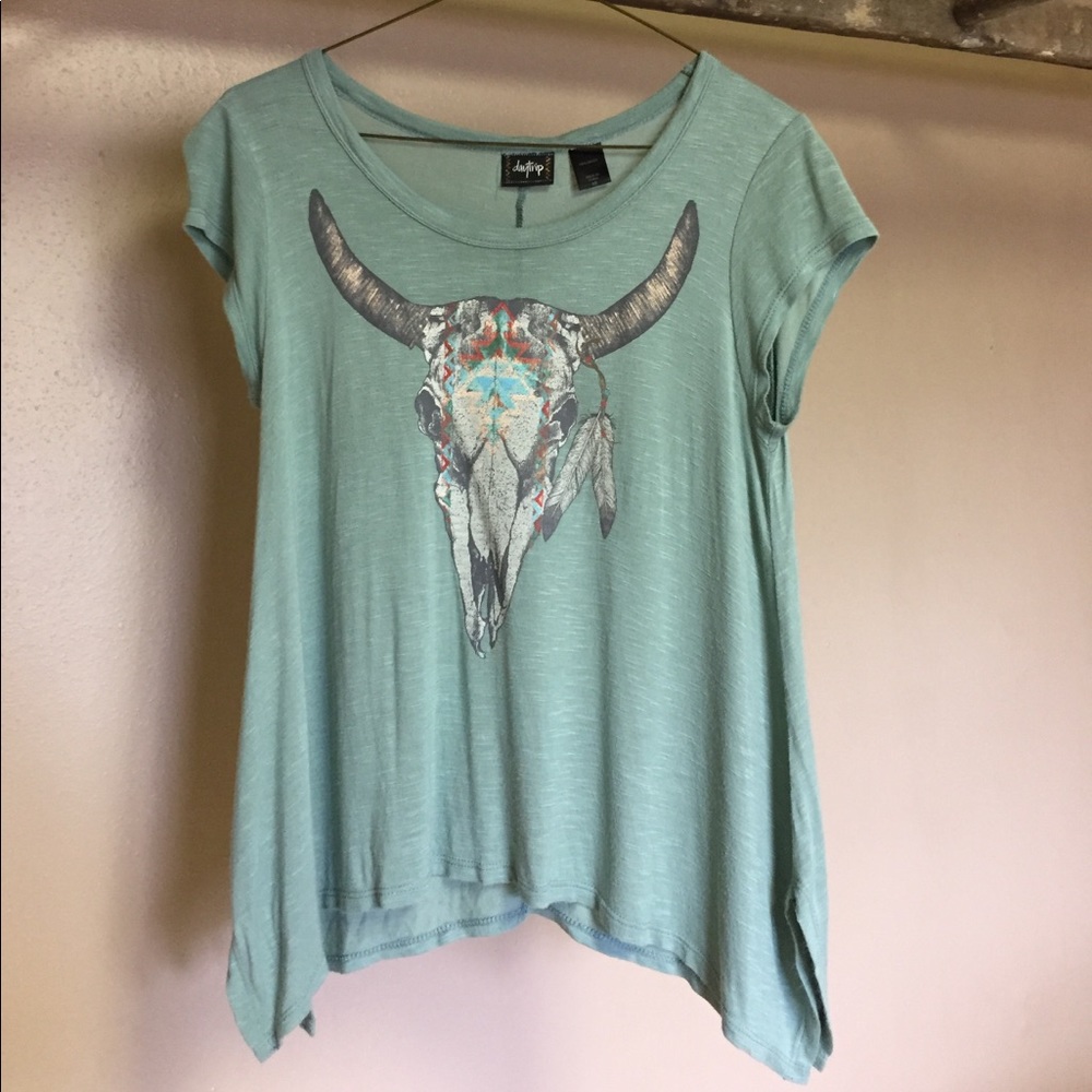 Daytrip buckle longhorn skull flowy top