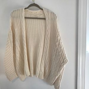 Creme sweater 🌿
