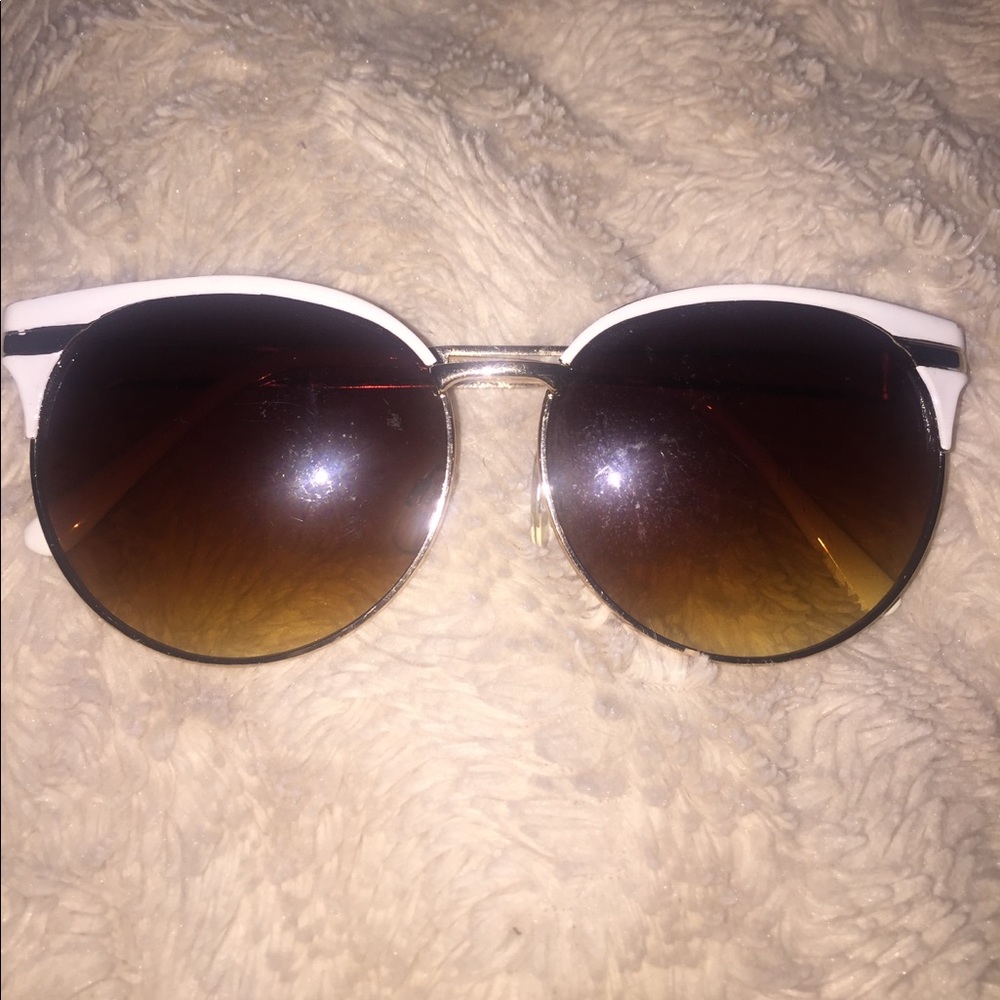 White cat eye sunnies