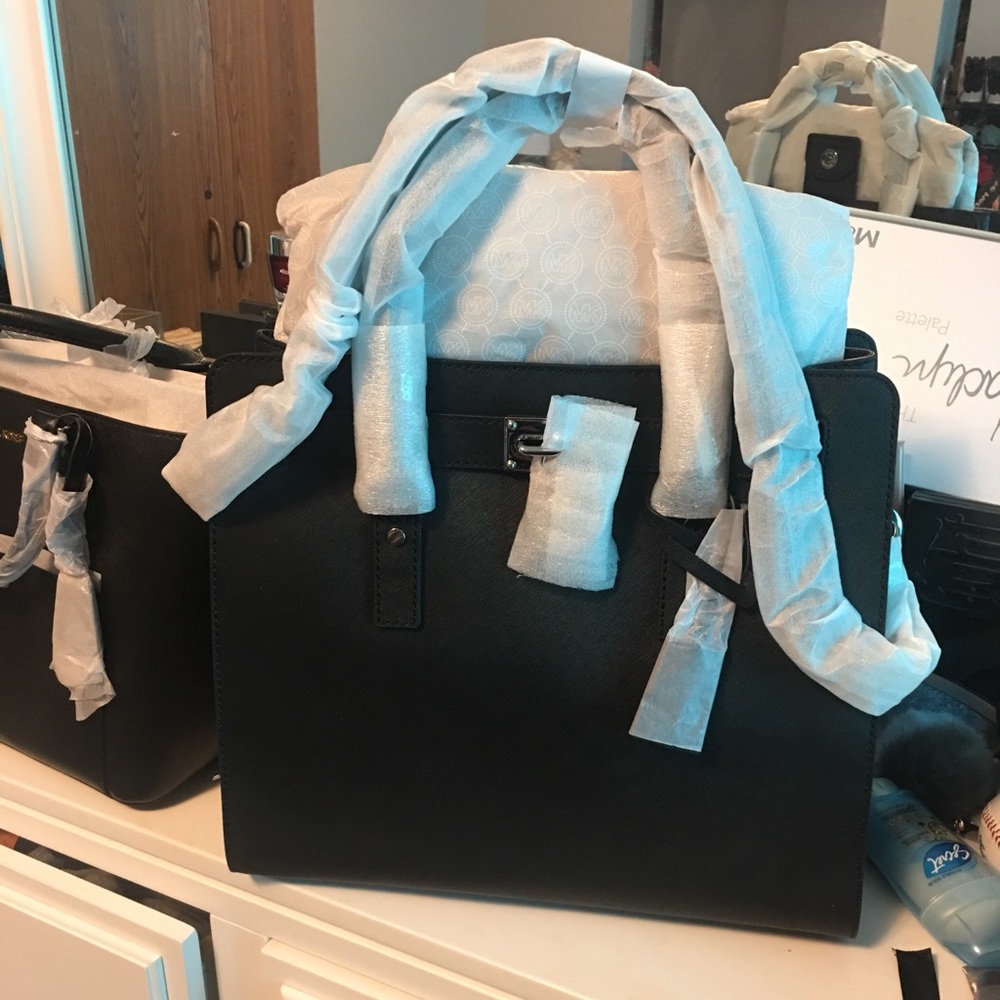 NWT large Michel Kors Hamilton