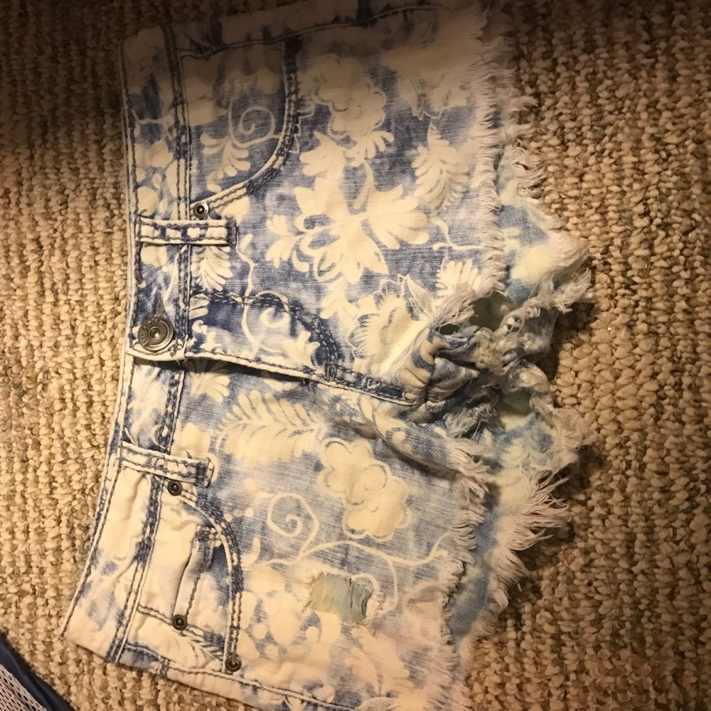 Jean Shorts-Distressed acid washed floral