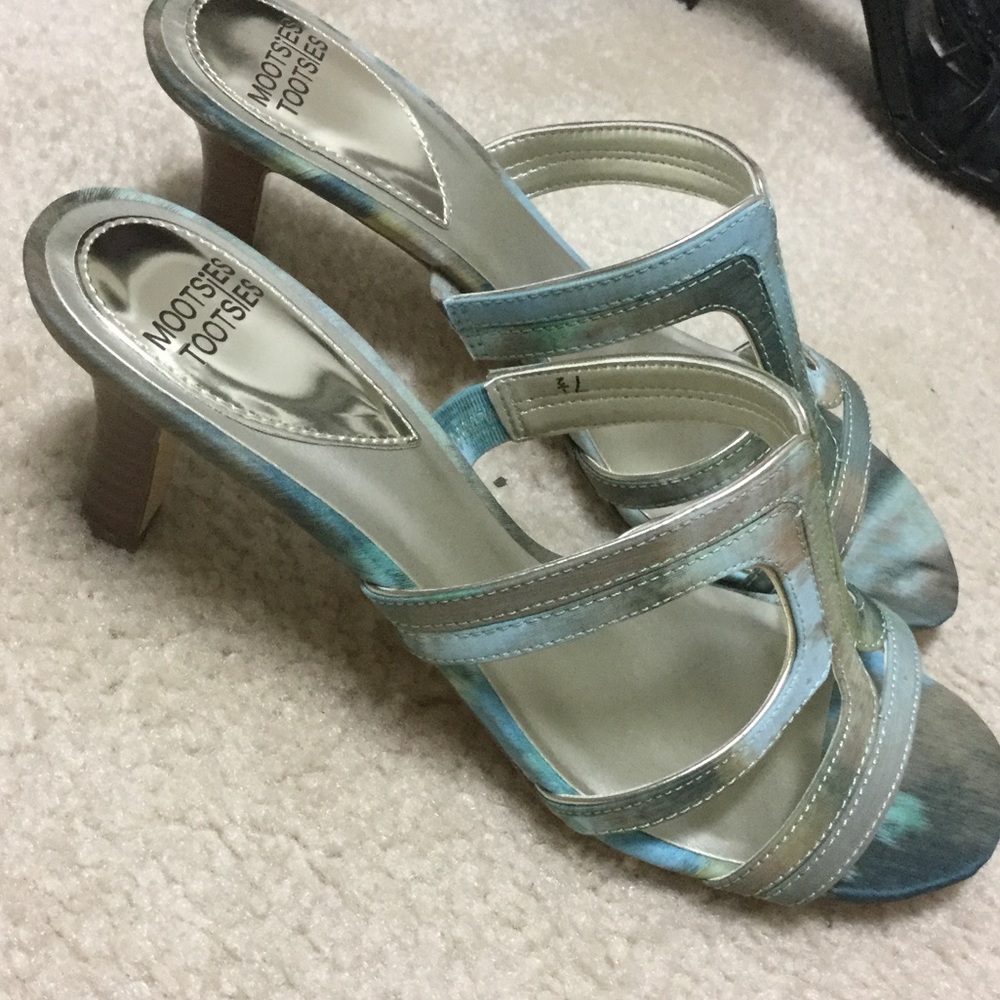 Kitten Heel - Picture 3 of 3