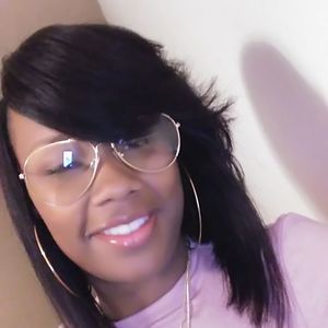 Meet your Posher, Alexis