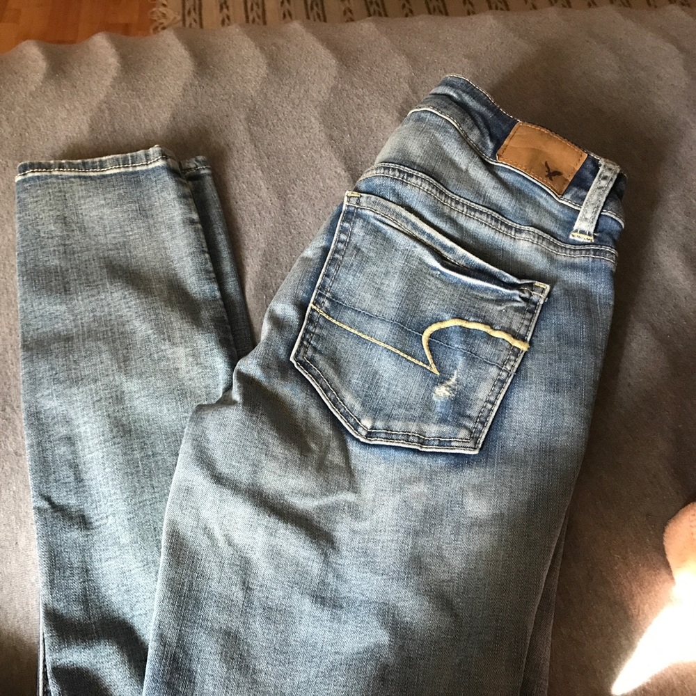 American eagle destroyed light wash jeans