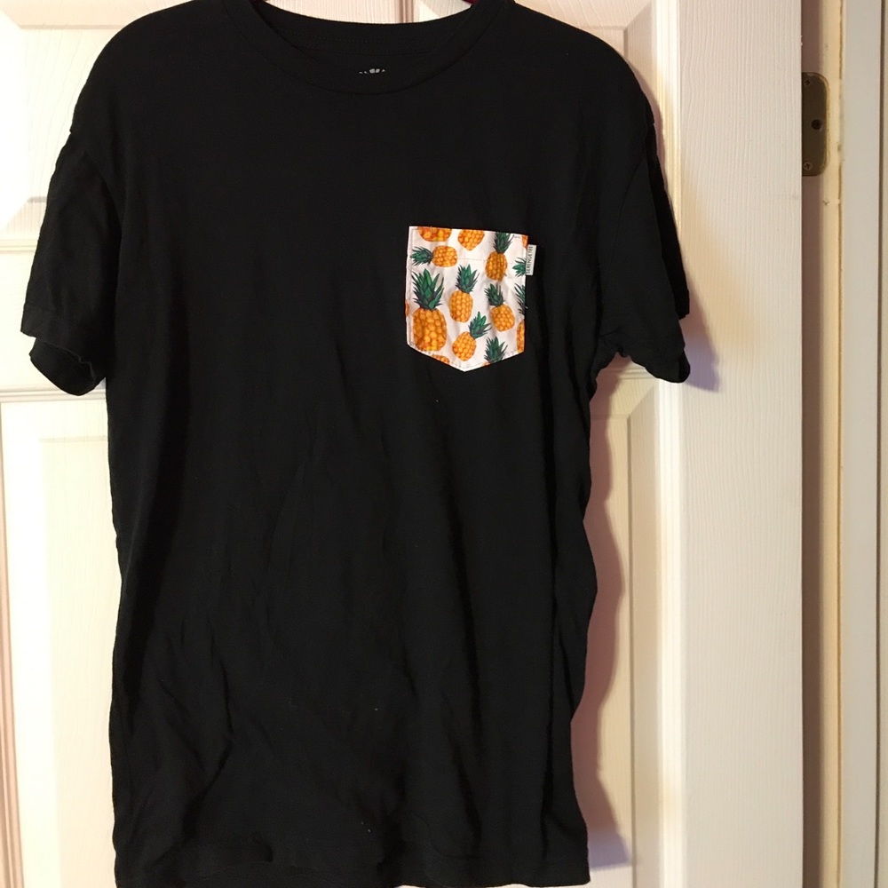 Serengetee Solid black Tee with pineapple pocket
