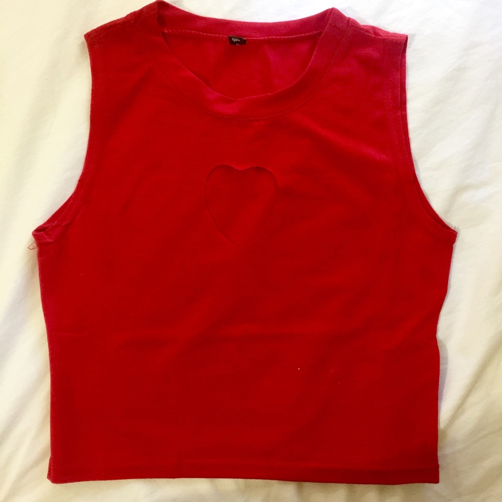 🚫SOLD🚫 Heart hole crop tank top