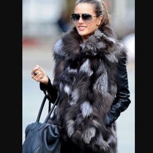 Carolina Herrera Fur Vest w. Removable belt small