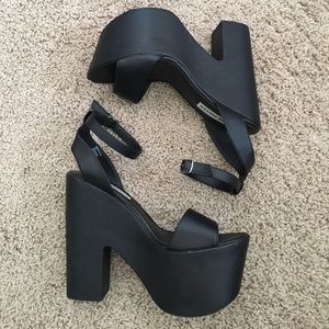 Steve Madden black heeled platform sandals