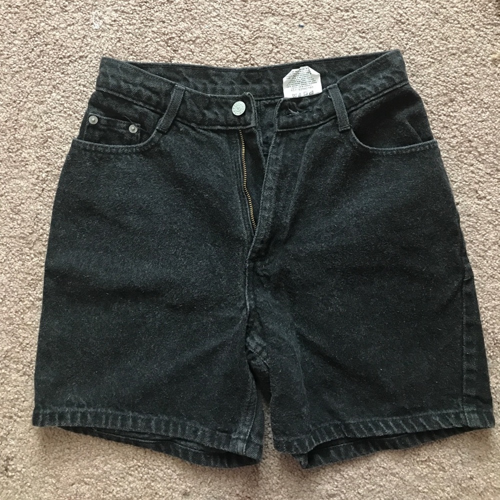 Vintage high waisted black denim shorts!