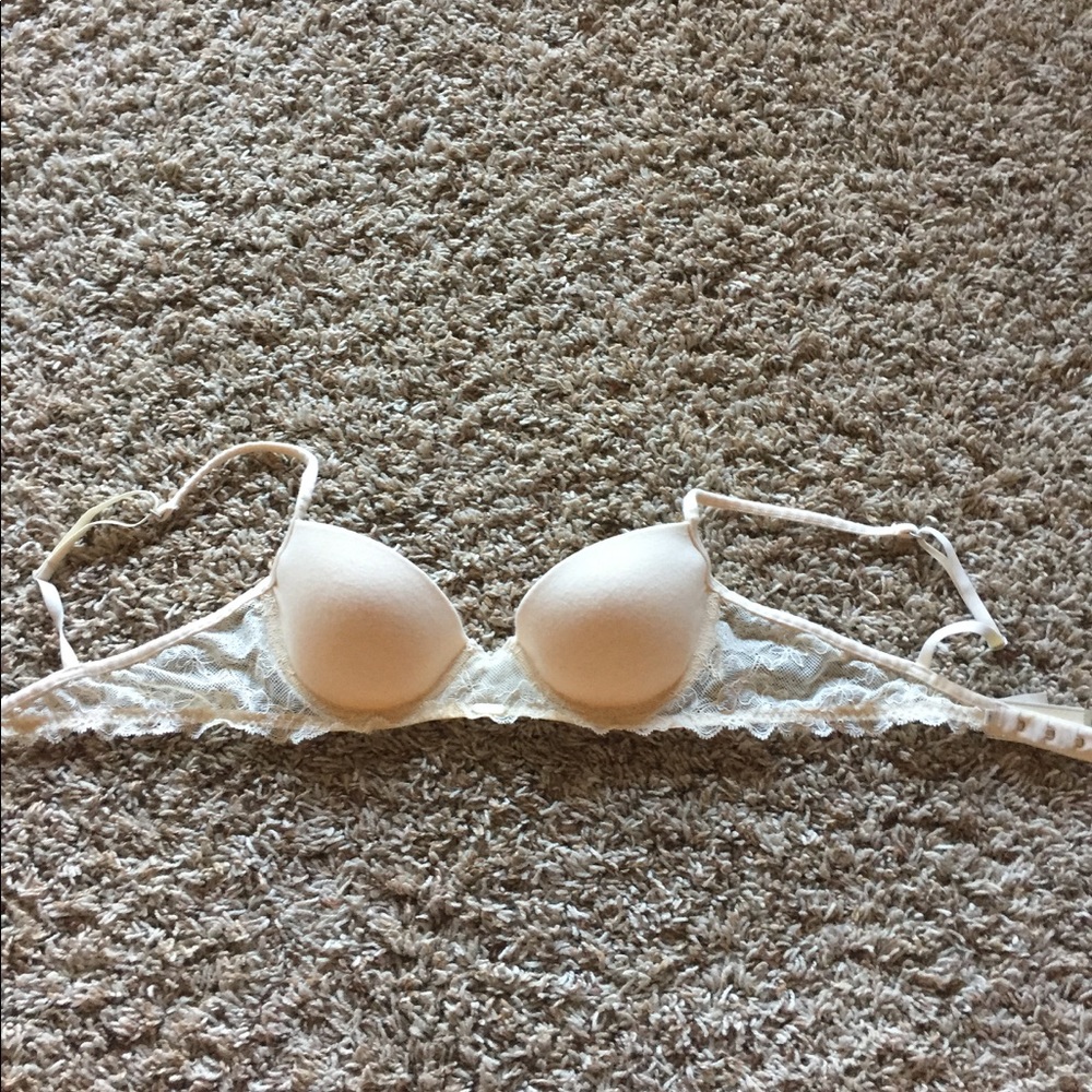 Gilly hicks Kelsey Demi bra