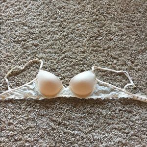 Gilly hicks Kelsey Demi bra