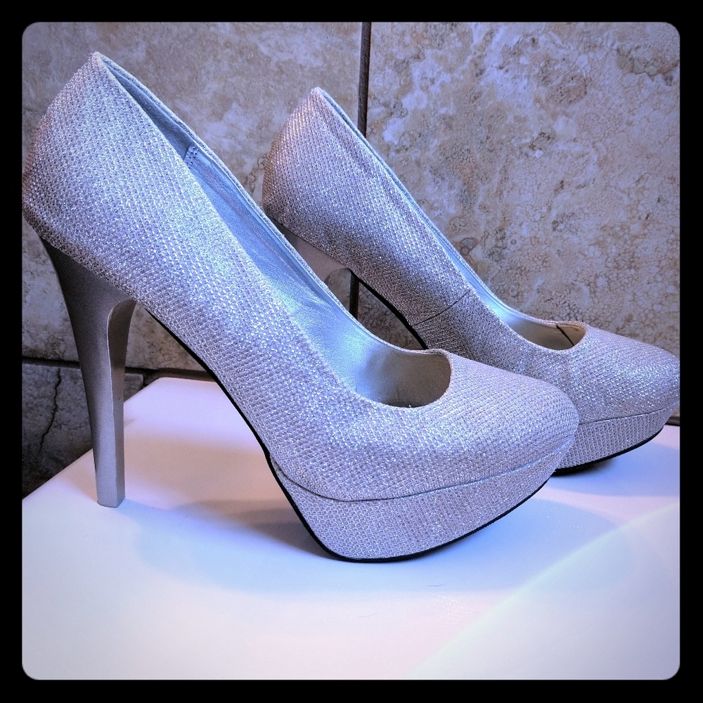 Silver pumps
