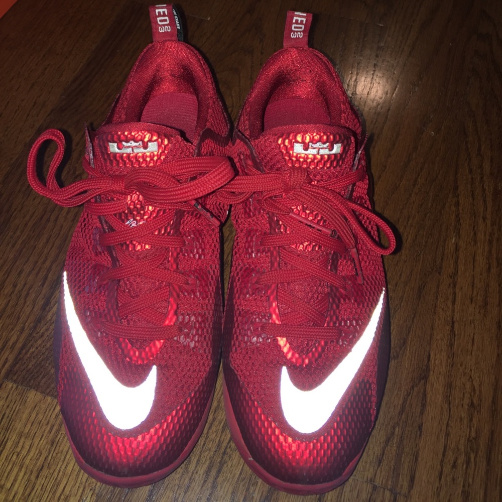 Lebron 12 low university red