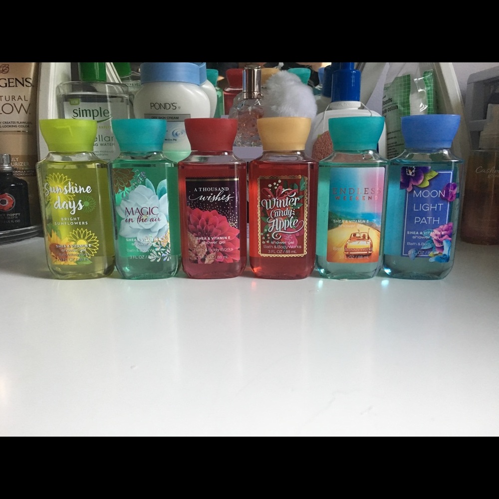 6 BATH AND BODY WORK SHOWER GELS