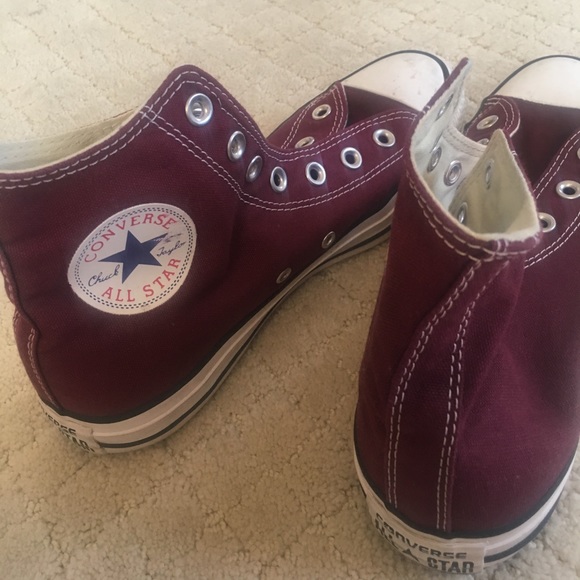 Maroon women's size 8 converse - Picture 1 of 2