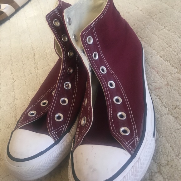 Maroon women's size 8 converse - Picture 2 of 2