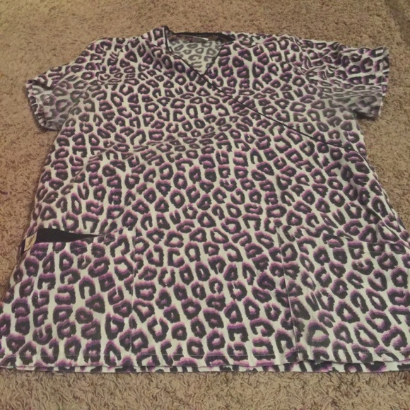 Scrub top - Picture 1 of 1