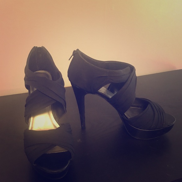 Beautiful black heels - Picture 1 of 6