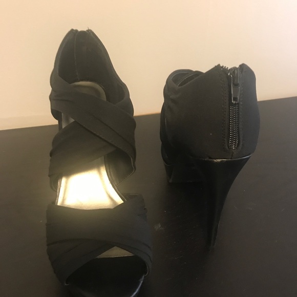 Beautiful black heels - Picture 3 of 6