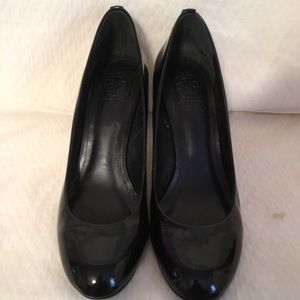 Tory Burch Black Patent Leather Pump size 9 1/2