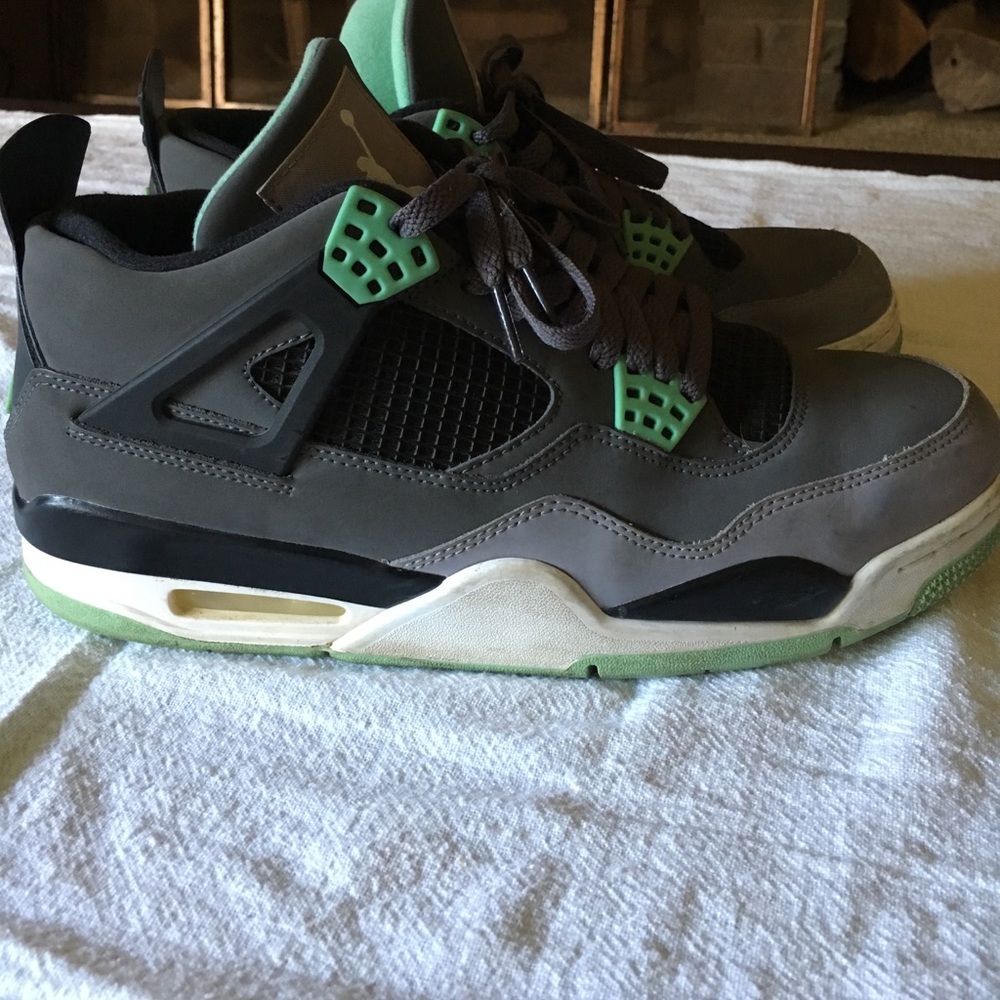 Air Jordan 4 Retro "Green Glows"