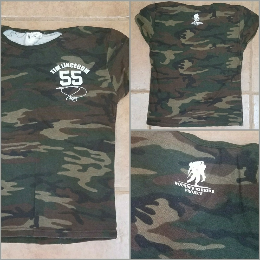 WWP ☆ Camo Tim Lincecum Signed baseball Tee. M