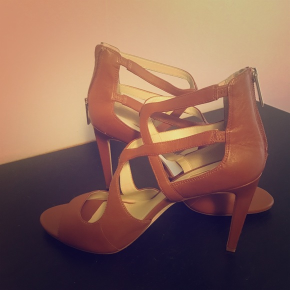 Tan G by Guess high heels - Picture 1 of 5