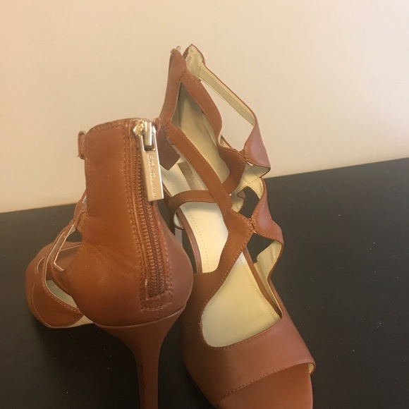 Tan G by Guess high heels - Picture 3 of 5