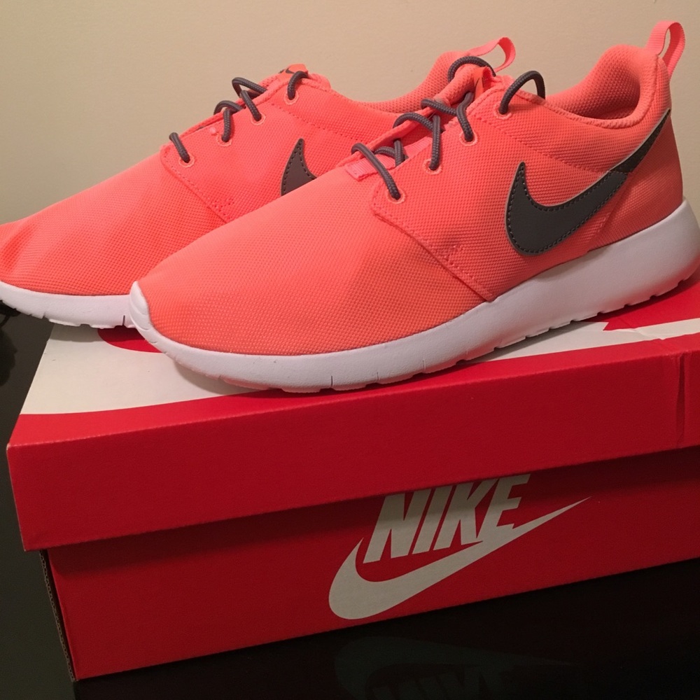 Nike Roshe One NWT