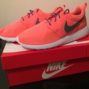 Nike Roshe One NWT