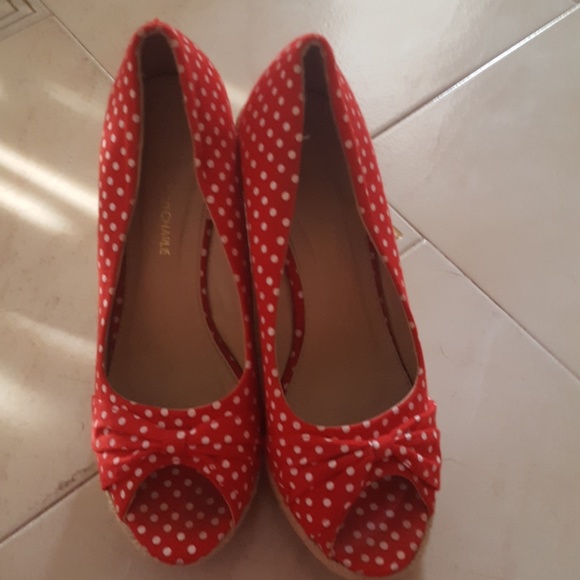 Red polka dot wedges - Picture 2 of 4
