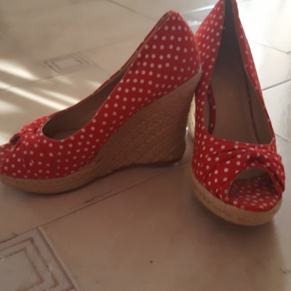 Red polka dot wedges - Picture 3 of 4