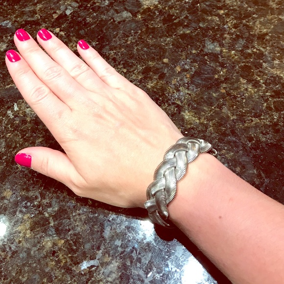 Silver braided bracelet with toggle enclosure - Picture 2 of 6