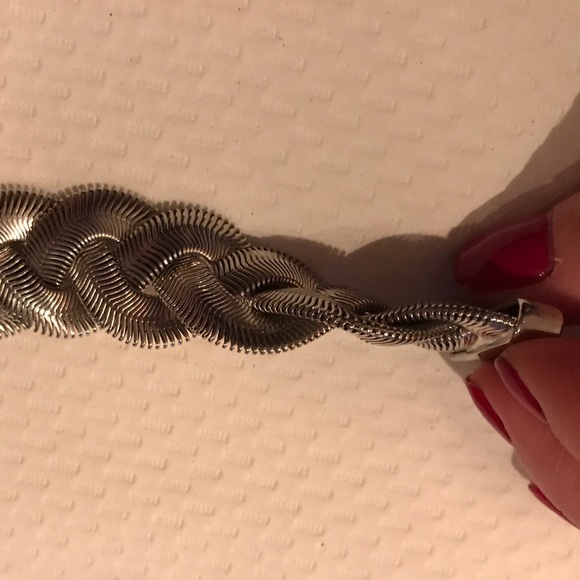 Silver braided bracelet with toggle enclosure - Picture 4 of 6