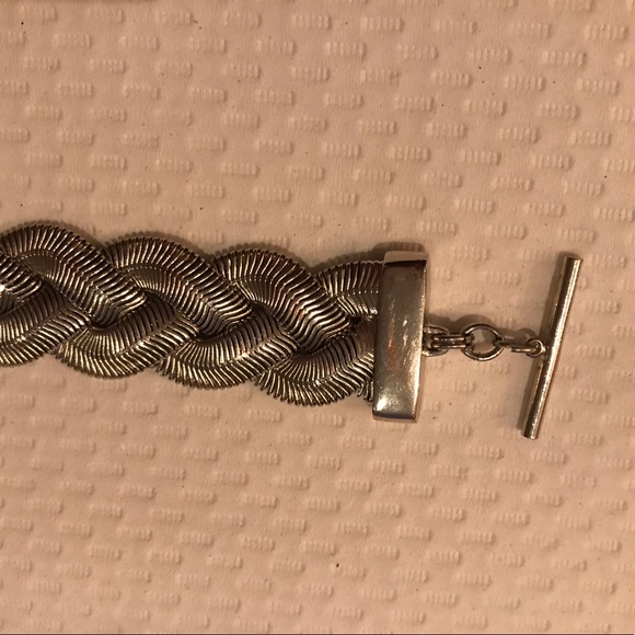 Silver braided bracelet with toggle enclosure - Picture 5 of 6