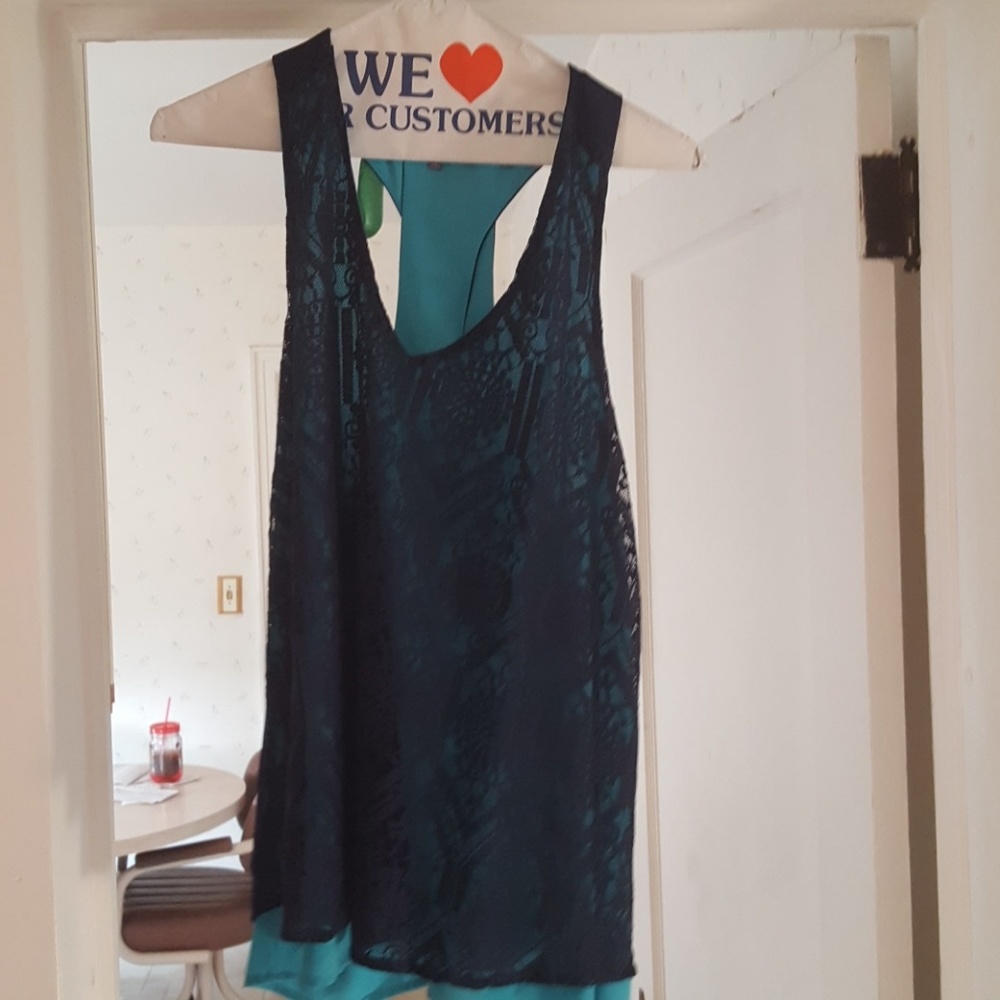 Halter style shirt with lace - Picture 1 of 4