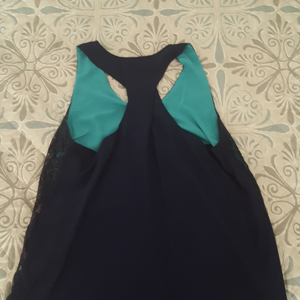 Halter style shirt with lace - Picture 4 of 4