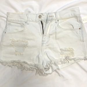Super cute high rise light wash shorts!